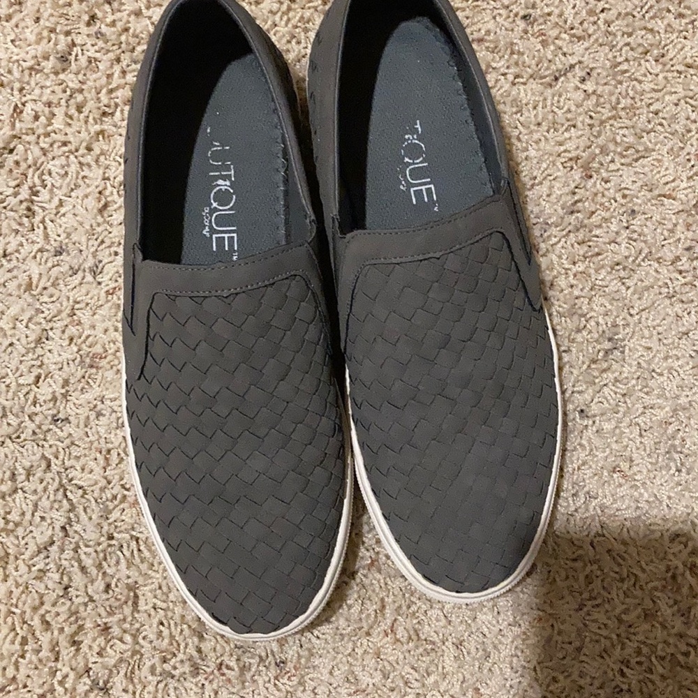 Slide on shoe